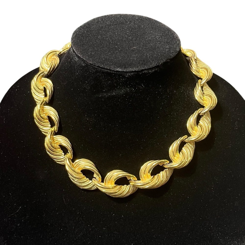Vintage Trifari Chunky Gold Tone Ribbed Link Necklace 15”-19”